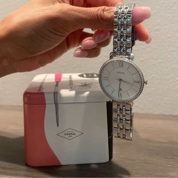 Women’s Fossil Watch - Elegant or Everyday Wear - Picture 2 of 6